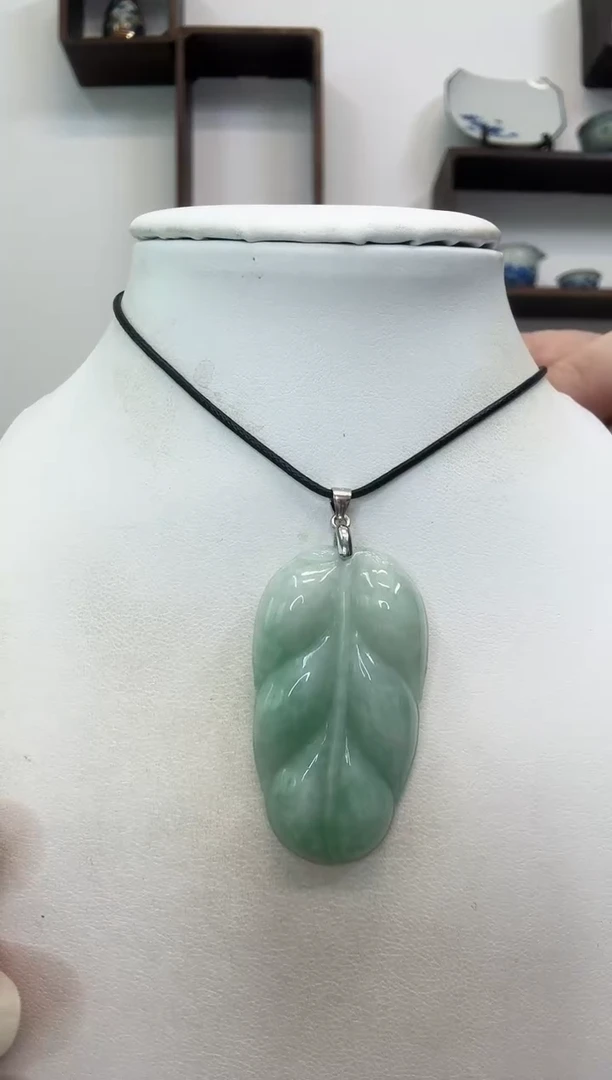 颈饰银S925镶嵌翡翠叶子