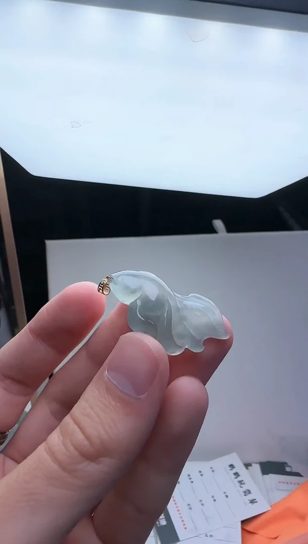 【闪购商品】翡翠吊坠(不含链)18K金镶嵌翡翠吊坠11