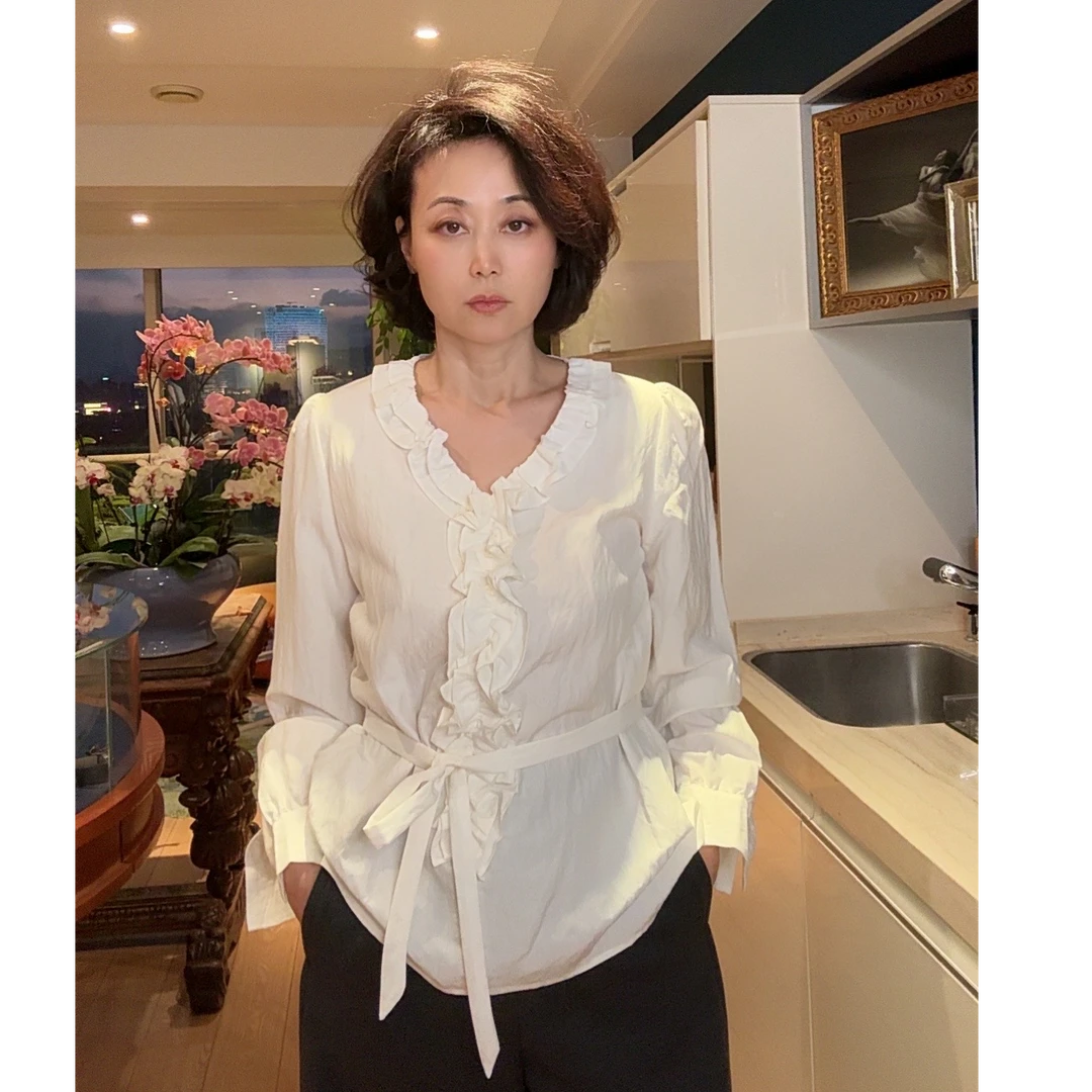 【维姐精选】Fone V领木耳边上衣