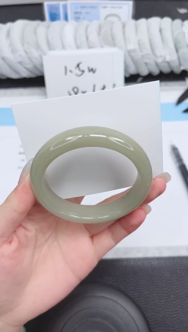 未镶嵌手镯石英质玉255-58.6