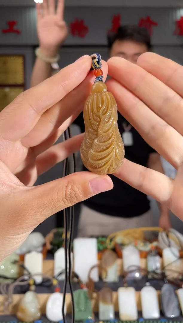 和田玉未镶嵌颈饰1