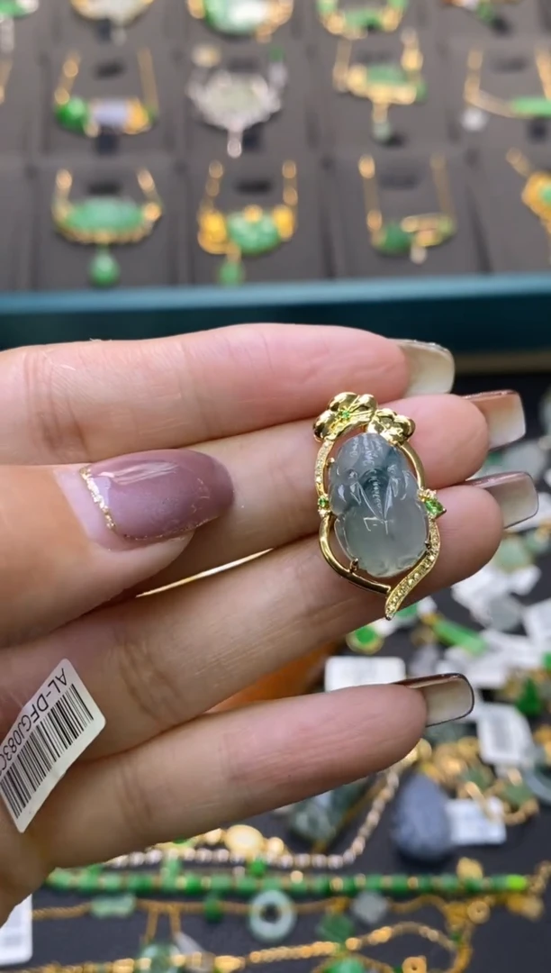 翡翠18K金镶嵌颈饰财神吊坠13665