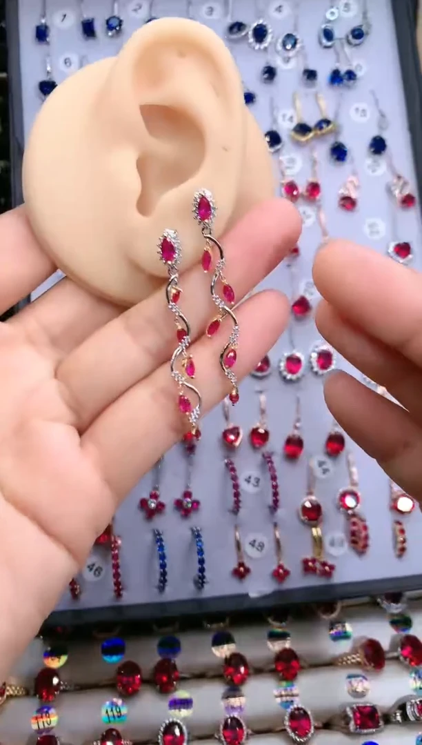 【闪购商品】红宝石耳饰银S925镶嵌银色