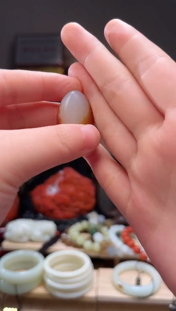 颈饰未镶嵌和田玉吊坠