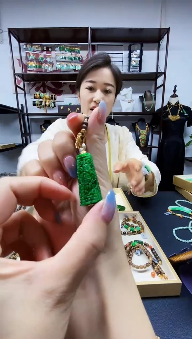颈饰未镶嵌翡翠吊坠