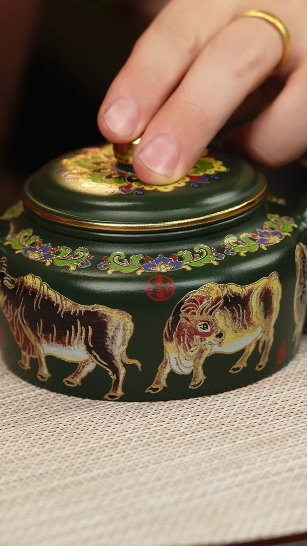 茶壶紫砂绿泥珐琅彩五牛德钟