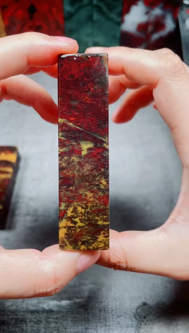 桂林鸡血玉石素章2.0左右红3