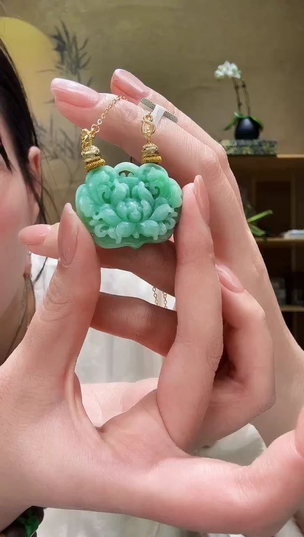 颈饰未镶嵌翡翠吊坠