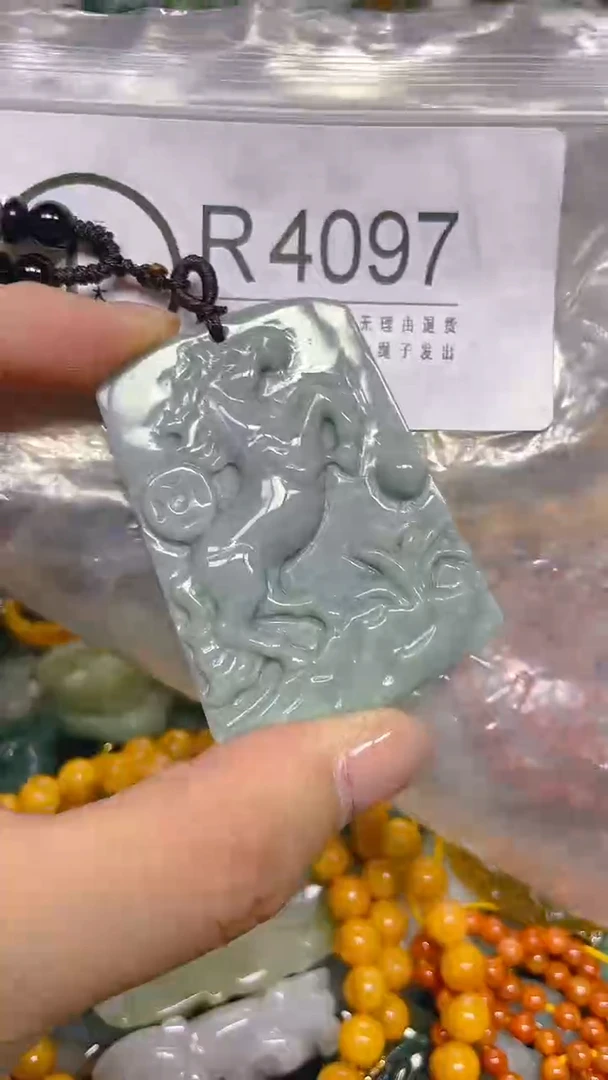 颈饰未镶嵌翡翠/ R /翡翠A货，一件也是批发价
