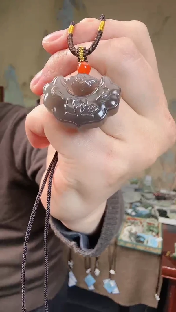 颈饰未镶嵌和田玉.