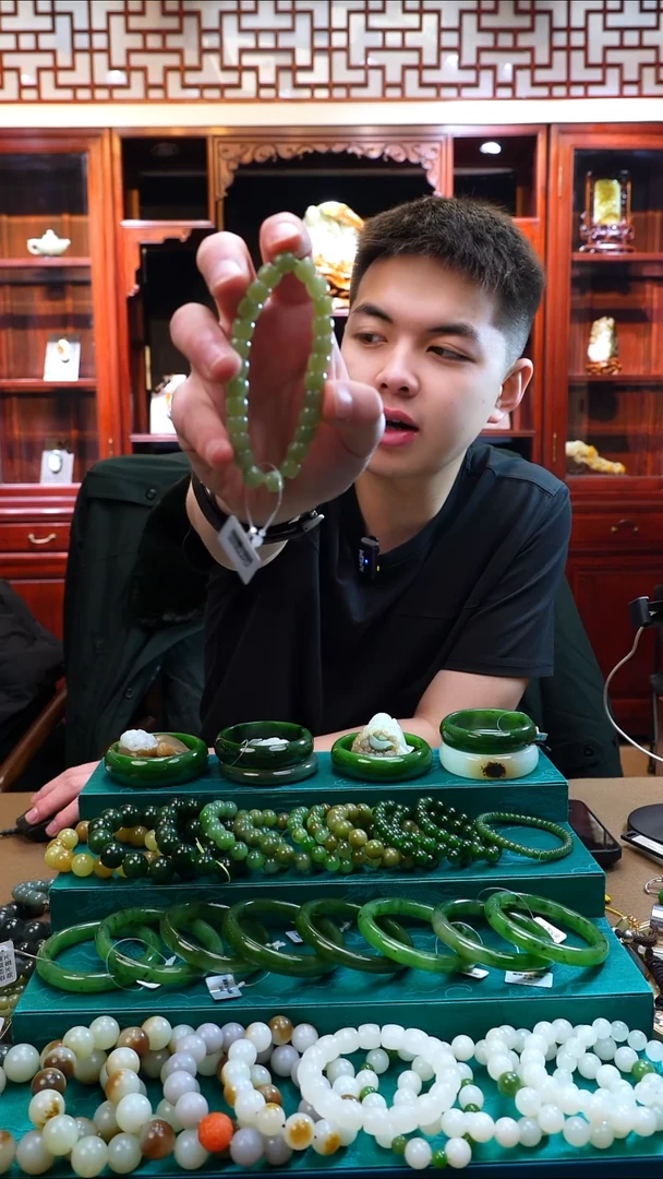 未镶嵌手链和田玉黄口手串