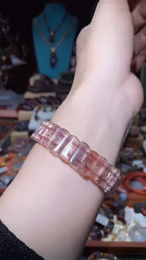 未镶嵌颈饰水晶金草莓手牌