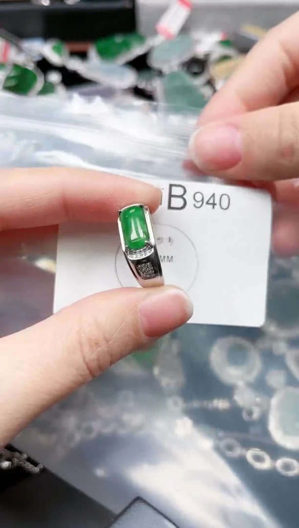 【闪购商品】翡翠颈饰未镶嵌940赠皮绳