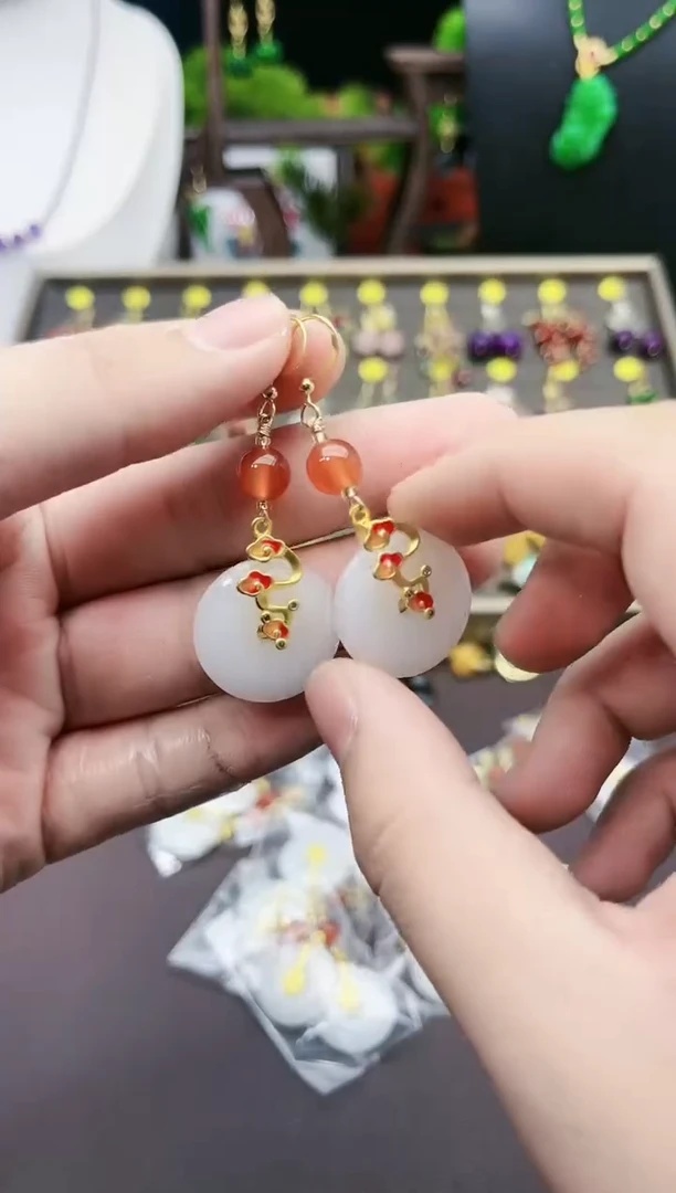 【闪购商品】玛瑙/玉髓耳钉银S925镶嵌白平安扣