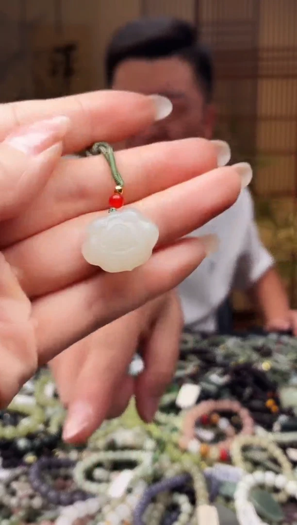 颈饰未镶嵌和田玉多样性发货，拍一发一
