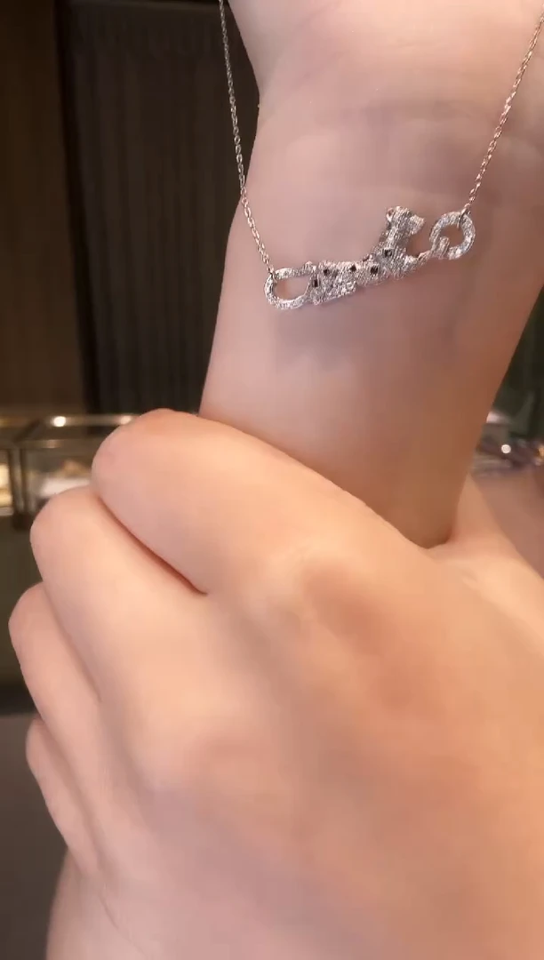 铂Pt950镶嵌项链钻石豹子