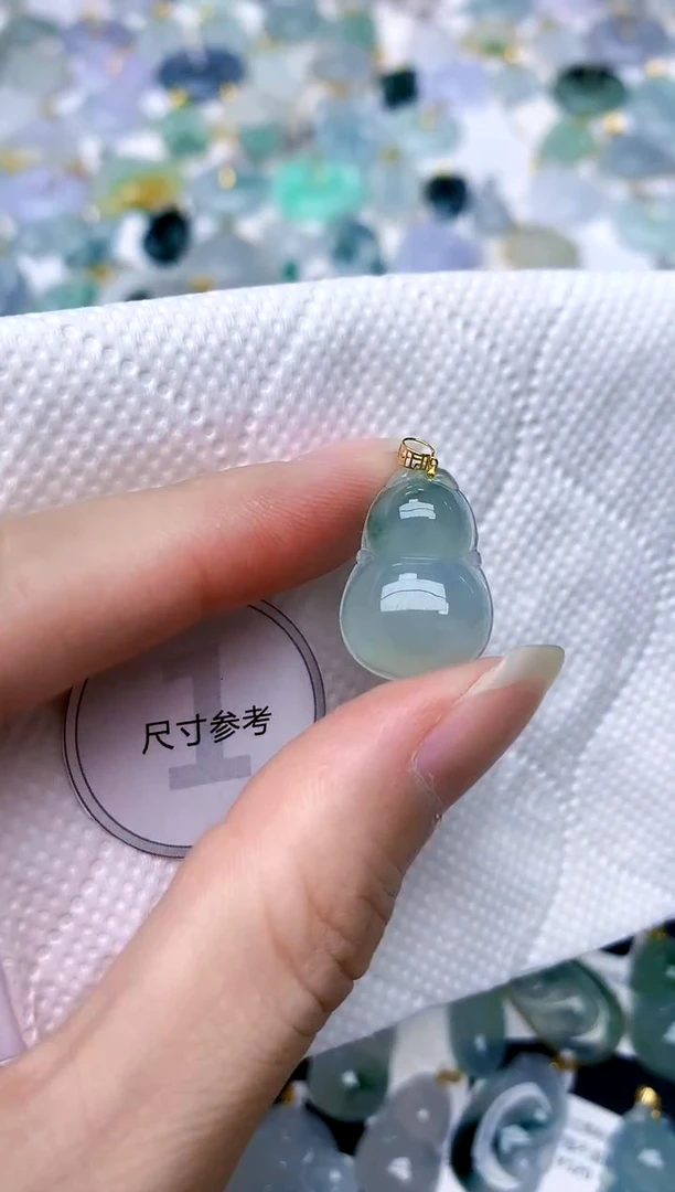 颈饰18K金镶嵌翡翠天然A货翡翠