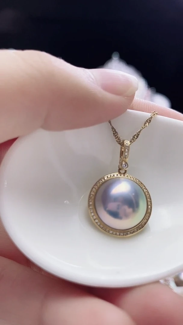 18K金镶嵌拼合珍珠（马贝珠）颈饰海水马贝吊坠