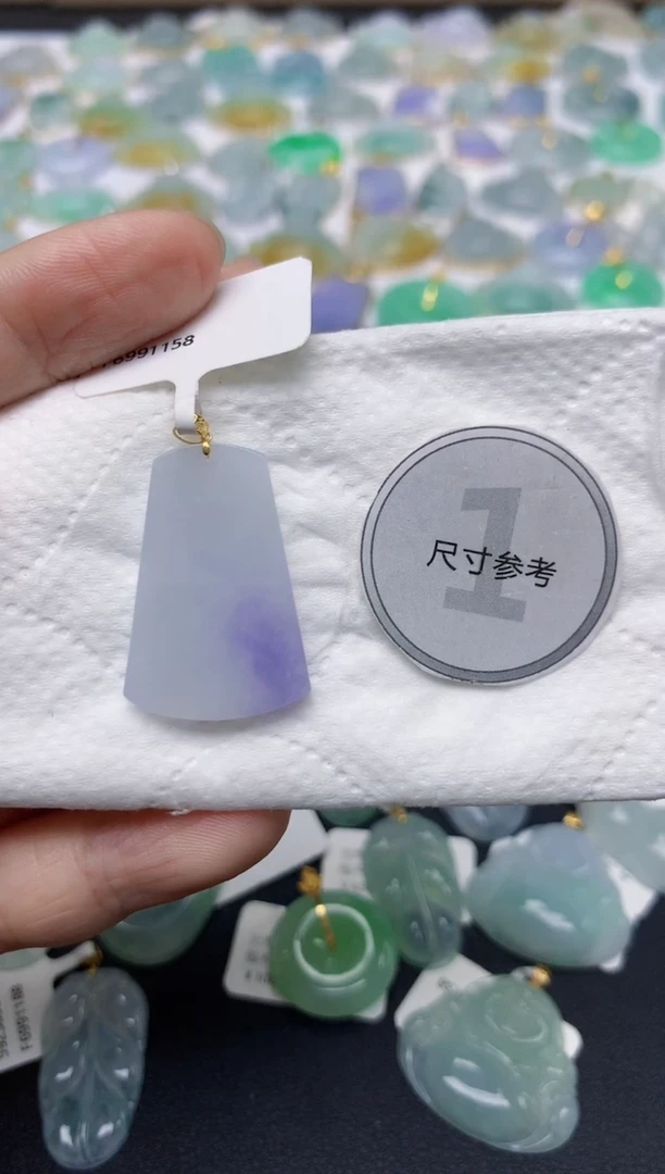 翡翠18K金镶嵌颈饰天然缅甸A货翡翠