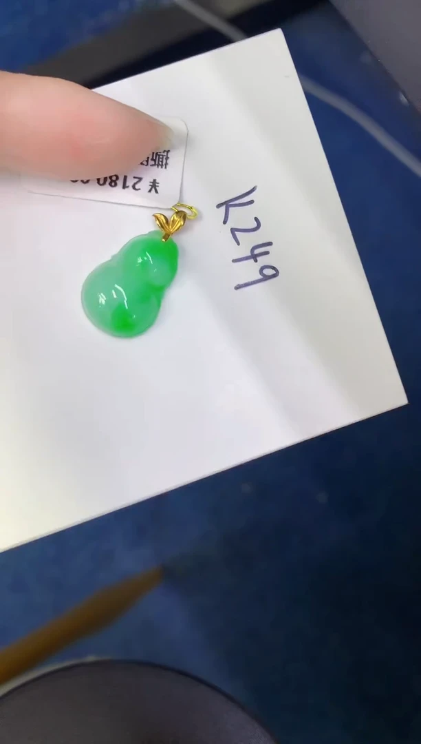 颈饰18K金镶嵌翡翠缅甸天然翡翠A货