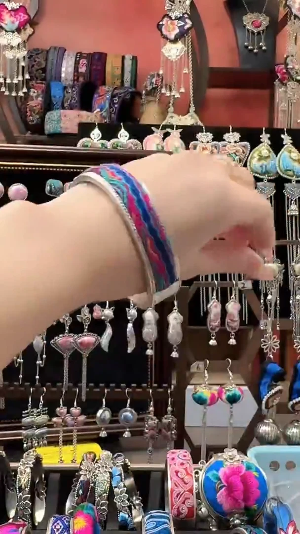 织绣 云织谣民族风精美饰品   196