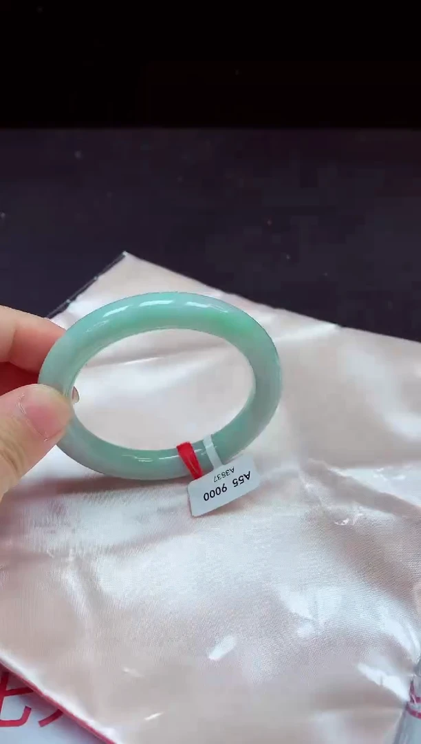 【闪购商品】翡翠手镯未镶嵌镯子55+