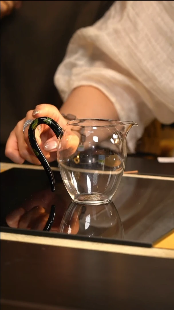 F沈绍安大漆公道杯葫芦手把