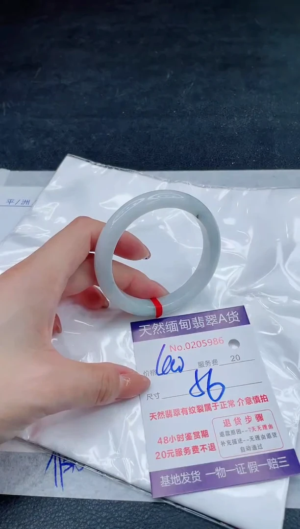 翡翠手镯未镶嵌400.000000