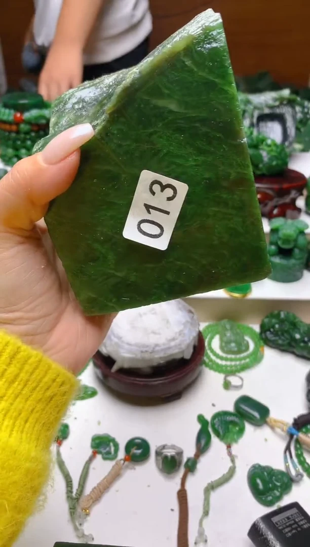 未镶嵌和田玉（碧玉）珠宝半成品0