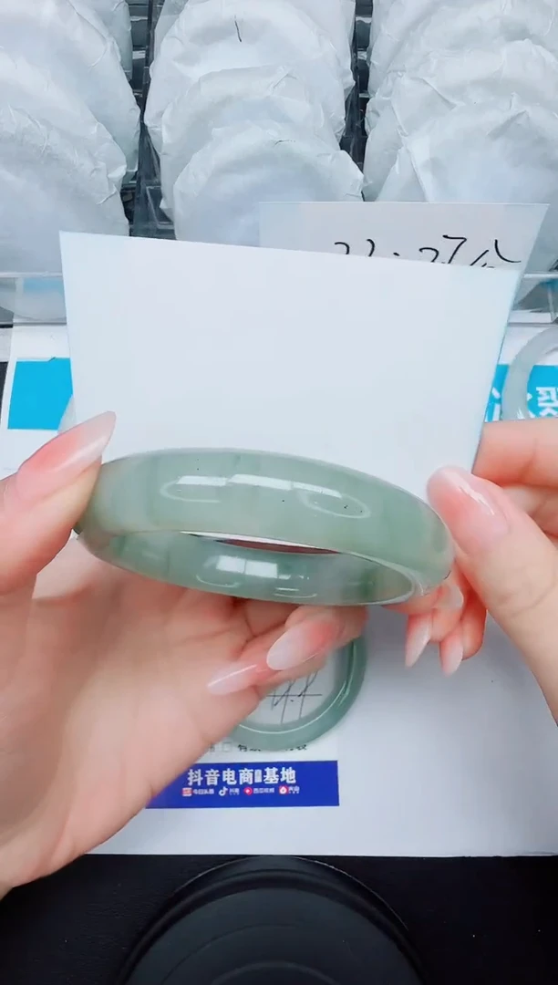 石英质玉手镯未镶嵌12/59.8