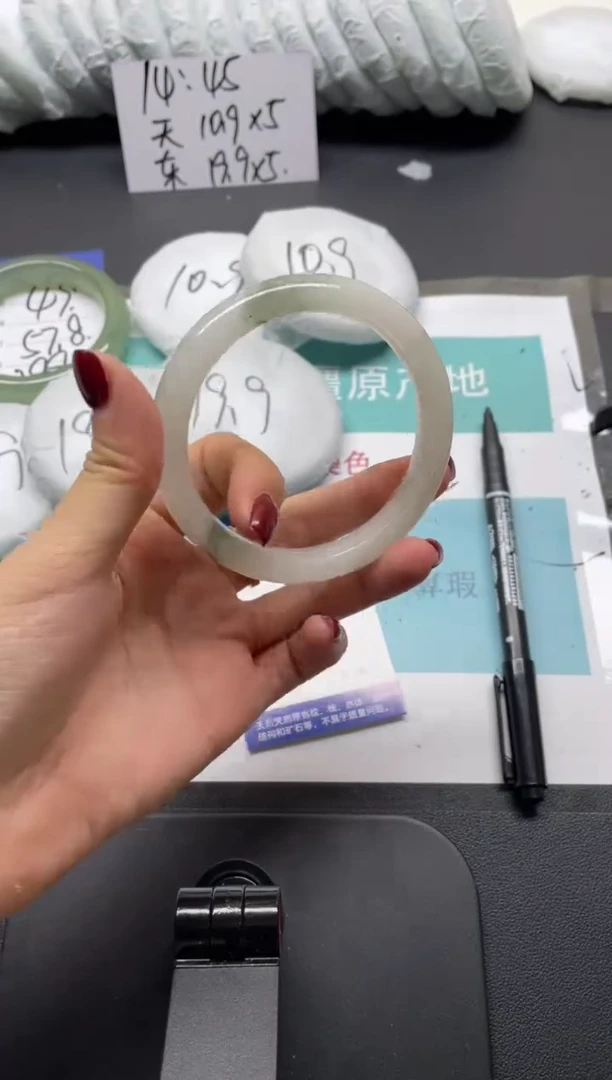 未镶嵌手镯石英质玉50-59