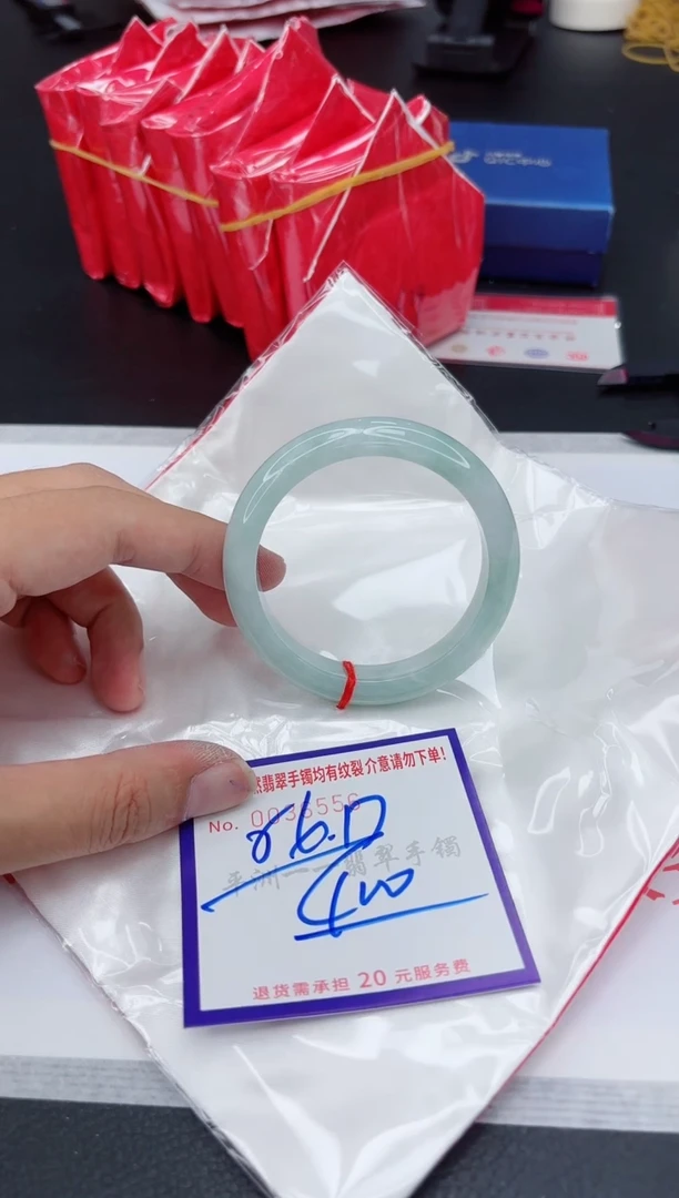 翡翠手镯未镶嵌1