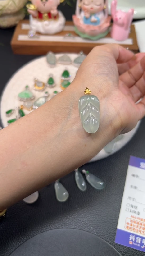 颈饰18K金镶嵌翡翠源头直播间