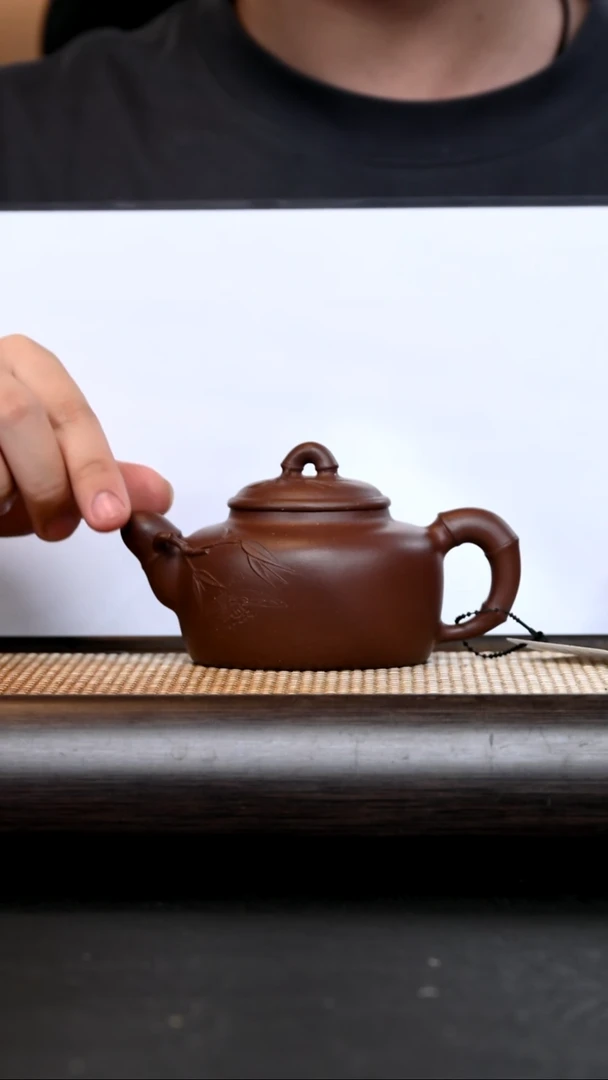 紫砂其他雨****0BC17627-王琳玲-容竹（木言刻绘）-紫泥-230cc