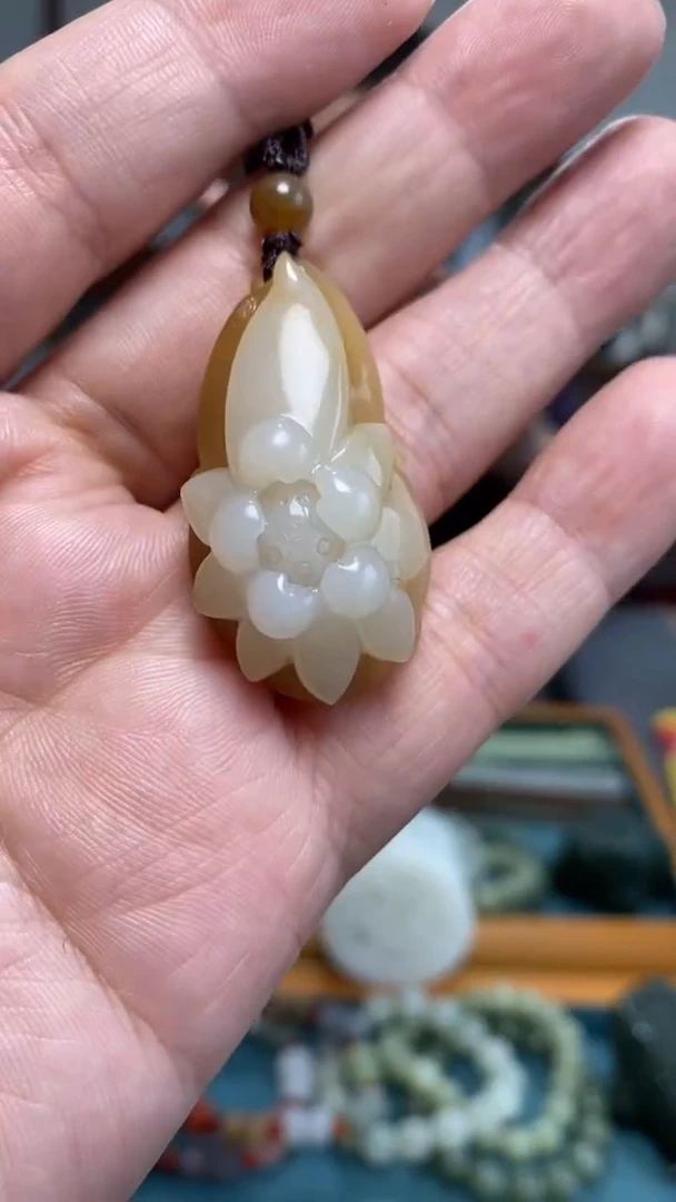 颈饰未镶嵌和田玉75