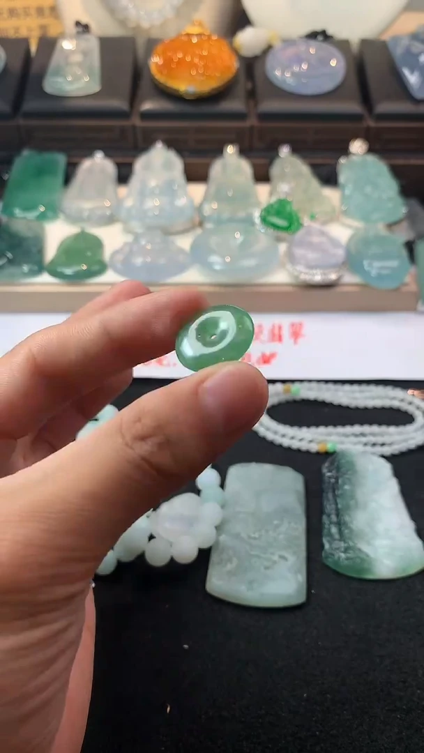 未镶嵌定制翡翠D****a   5044毛货不退不换