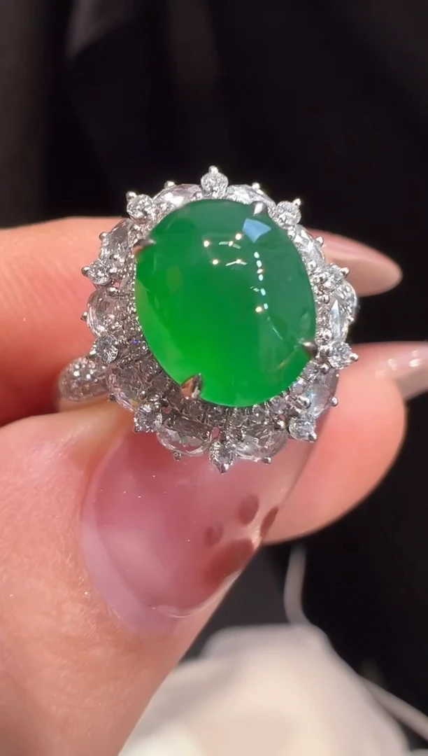 18K金镶嵌戒指翡翠缅甸翡翠戒指