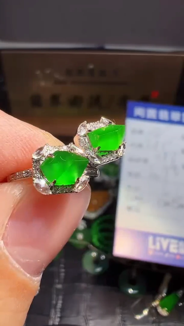 【闪购商品】翡翠耳饰18K金镶嵌翡翠回流