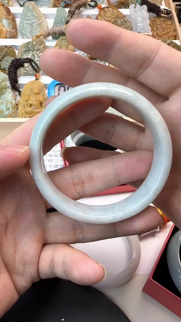 未镶嵌手镯翡翠多**亮天然翡翠
