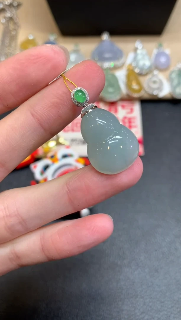 【闪购商品】翡翠颈饰18K金镶嵌葫芦【无服务费】