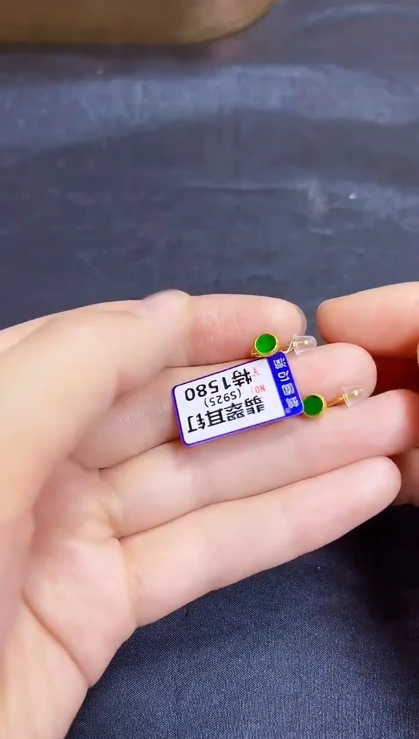 颈饰银S925镶嵌翡翠耳钉