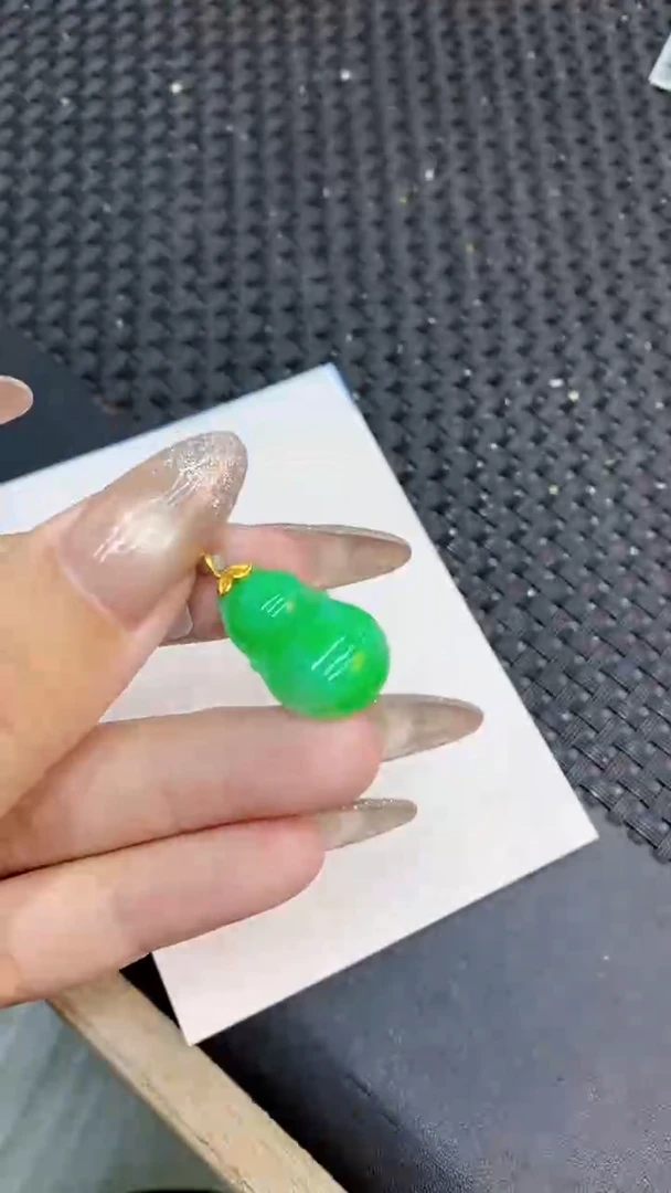 颈饰18K金镶嵌翡翠1