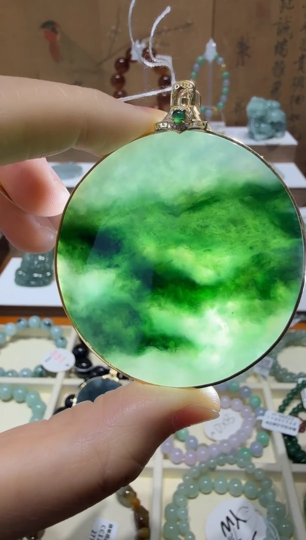 18K金镶嵌挂件翡翠A货翡翠多样性孤品