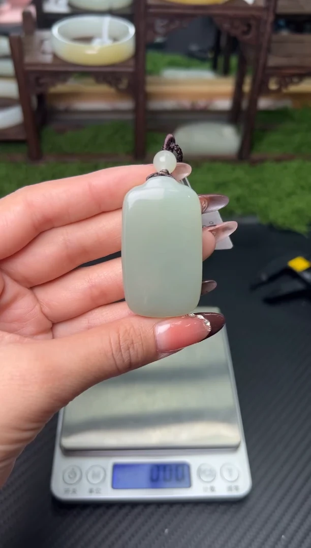 吊坠(赠链)未镶嵌和田玉且末微色差近矿吊坠