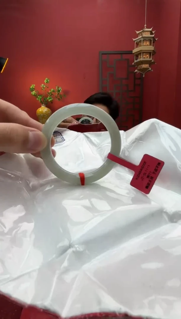 未镶嵌手镯（圆镯）翡翠翡翠手镯5