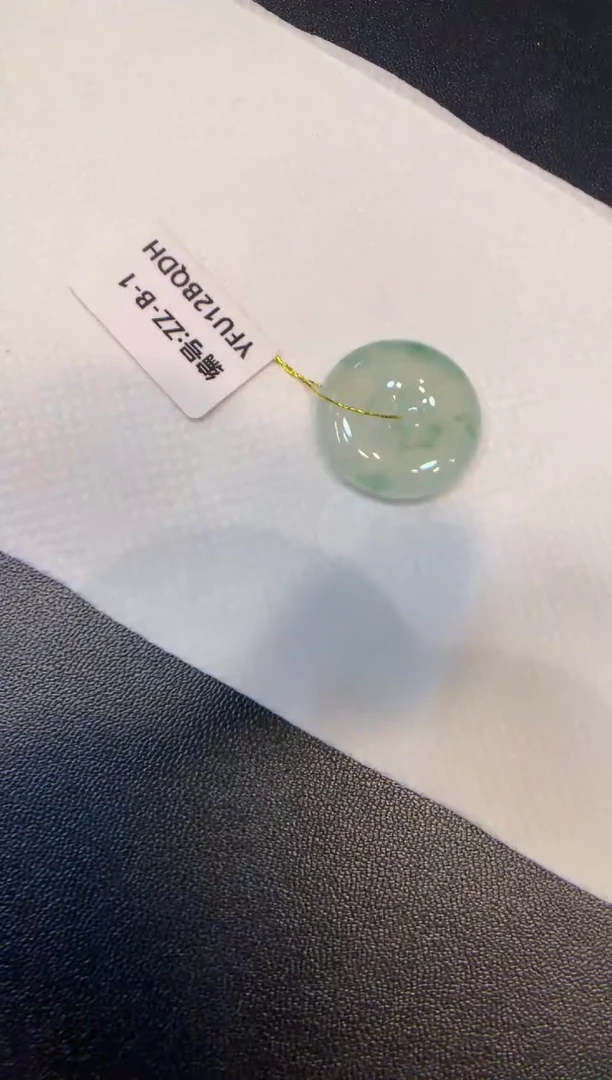 颈饰未镶嵌翡翠平安扣