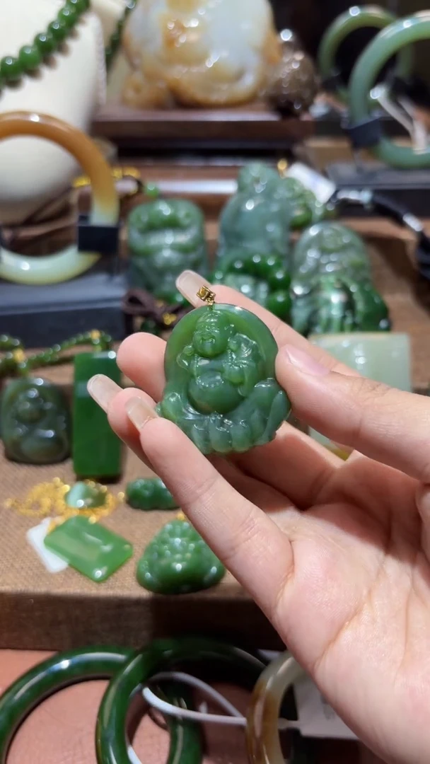 颈饰18K金镶嵌和田玉（碧玉）1