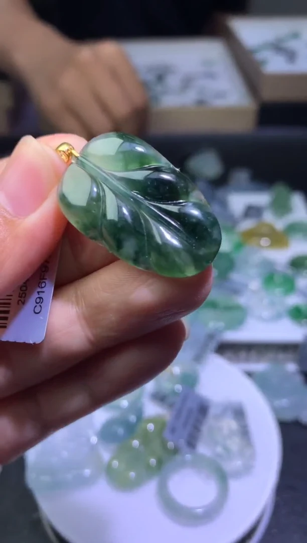 颈饰未镶嵌翡翠净货