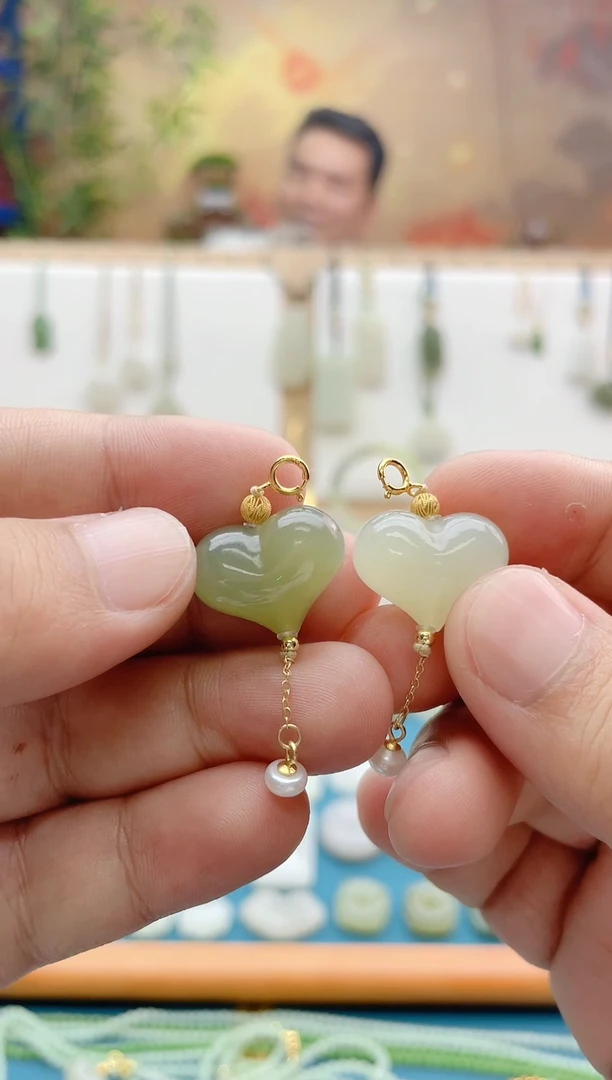 吊坠(不含链)银S925镶嵌和田玉约卡19mm屁桃，多样性发一件