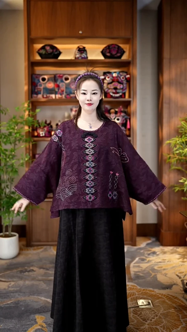 刺绣私人定制苗族手工衣服A9059